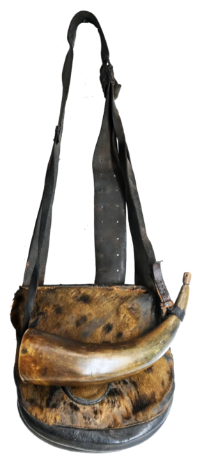 Classic Hunting Pouch with Engraved Horn